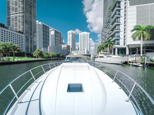 60ft Sundancer A-Yacht swim platform